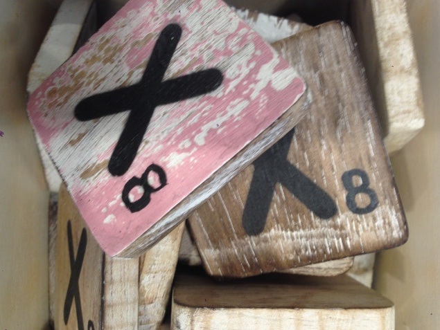 Lettres en bois 10x10cm
