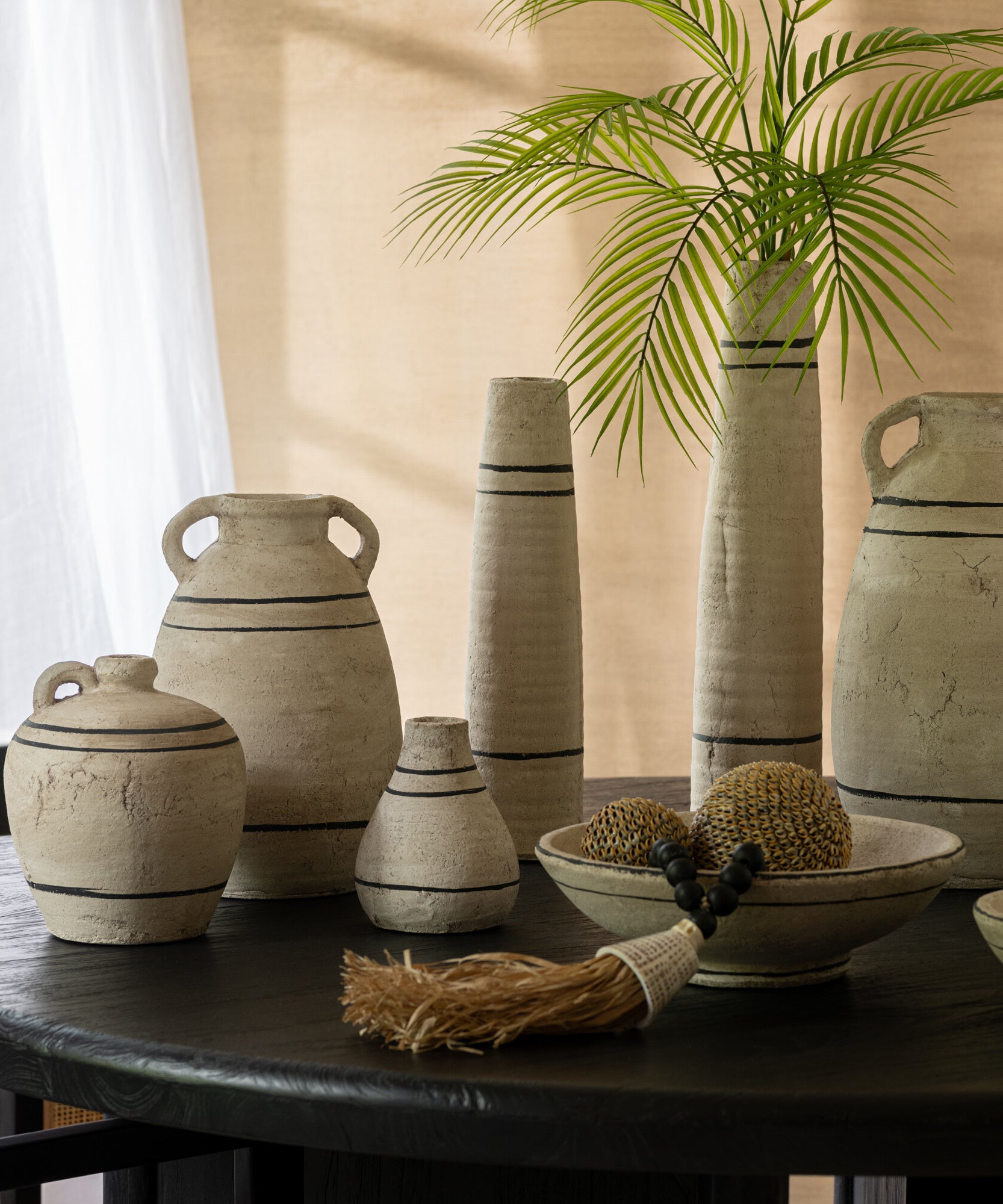 Kleine beige terracotta vaas