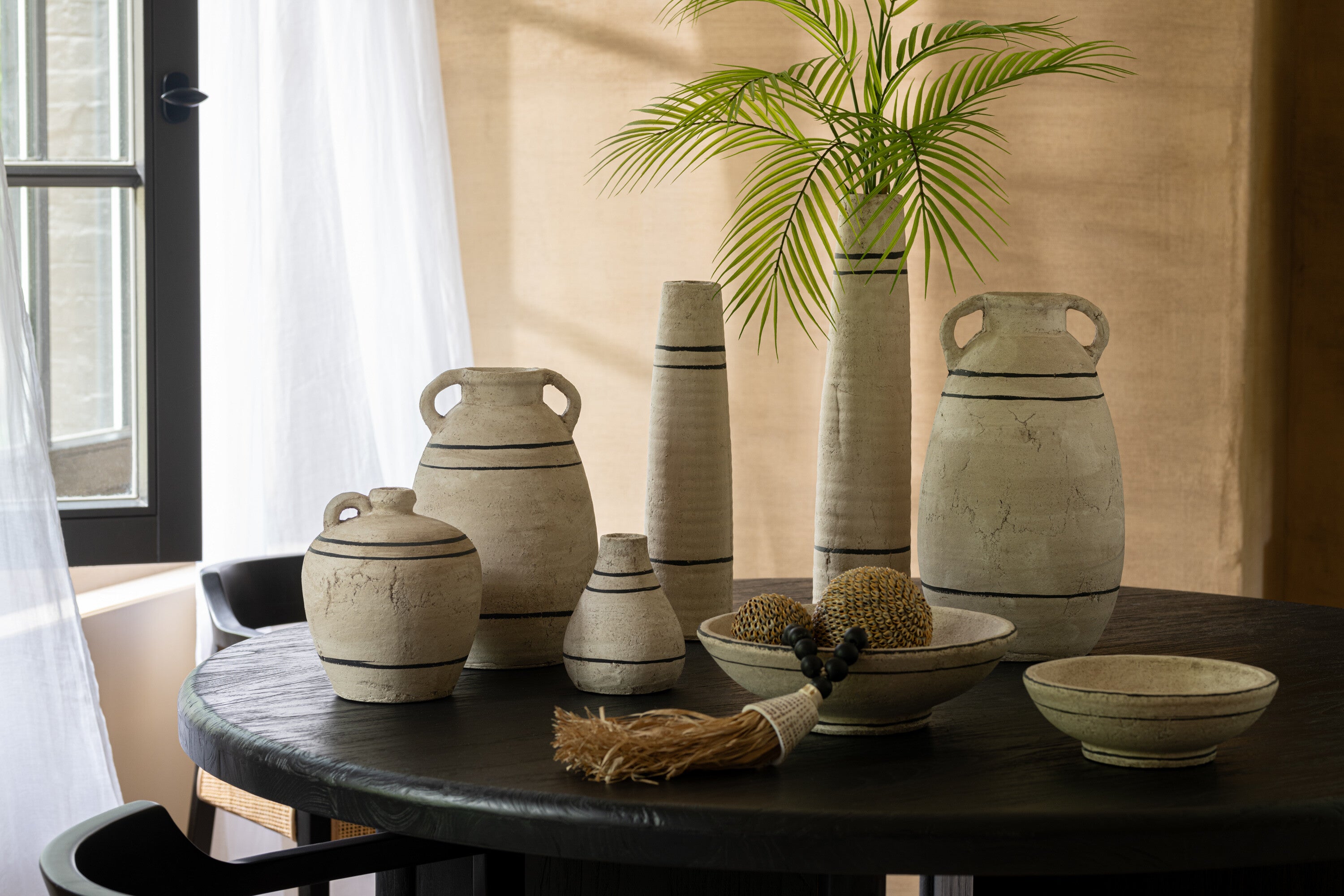 Kleine beige terracotta vaas