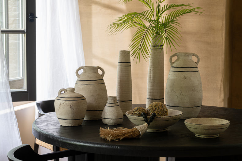 Kleine beige terracotta vaas