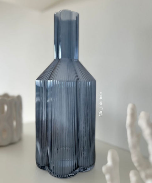 Carafe eau à détourner en vase