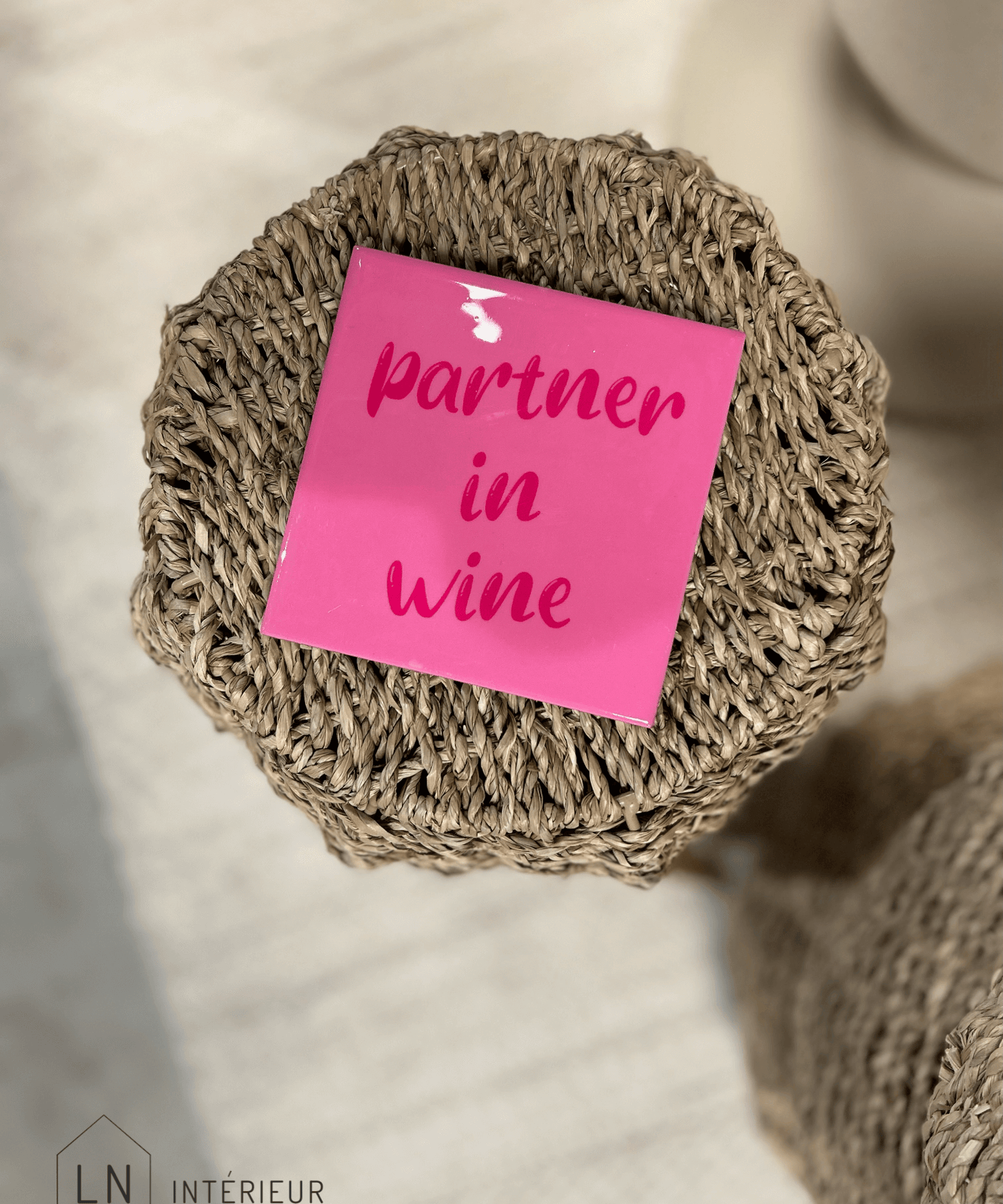 Carreau décoratif Partner in wine. Une belle idée déco pour les amateurs de vin.
