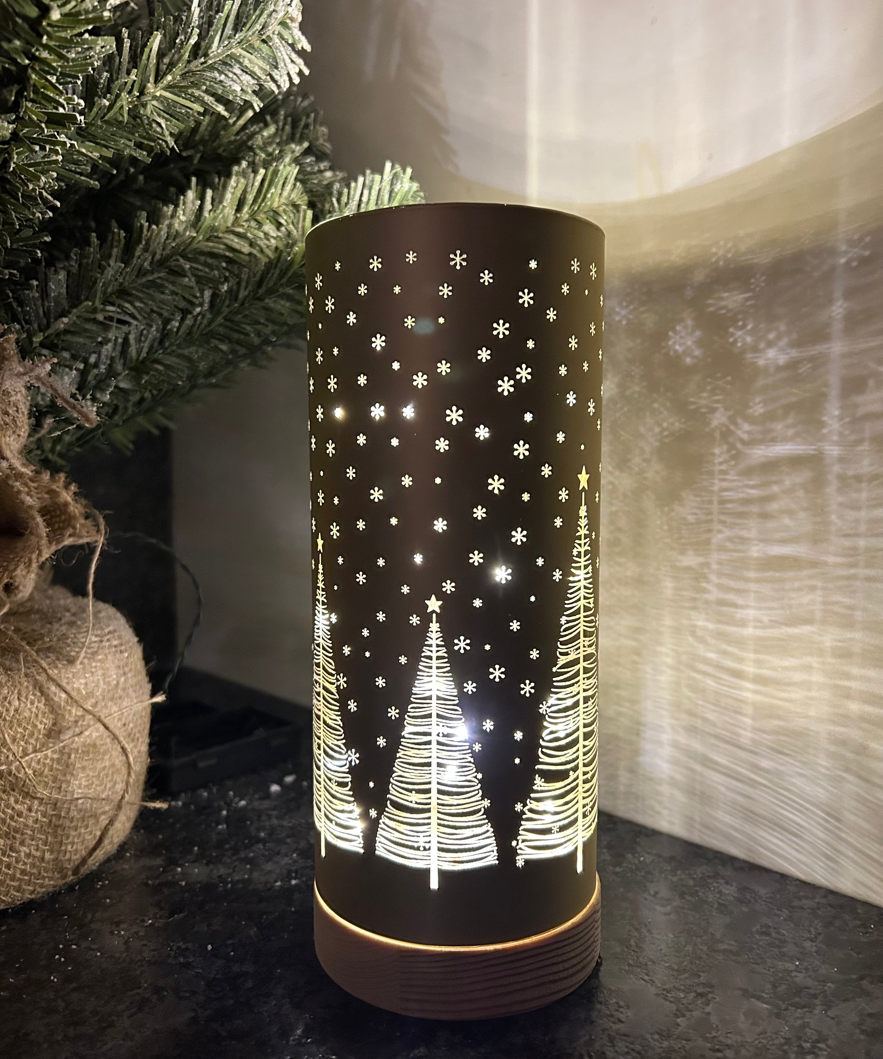Lampe à piles avec motifs étoiles et sapins de Noël