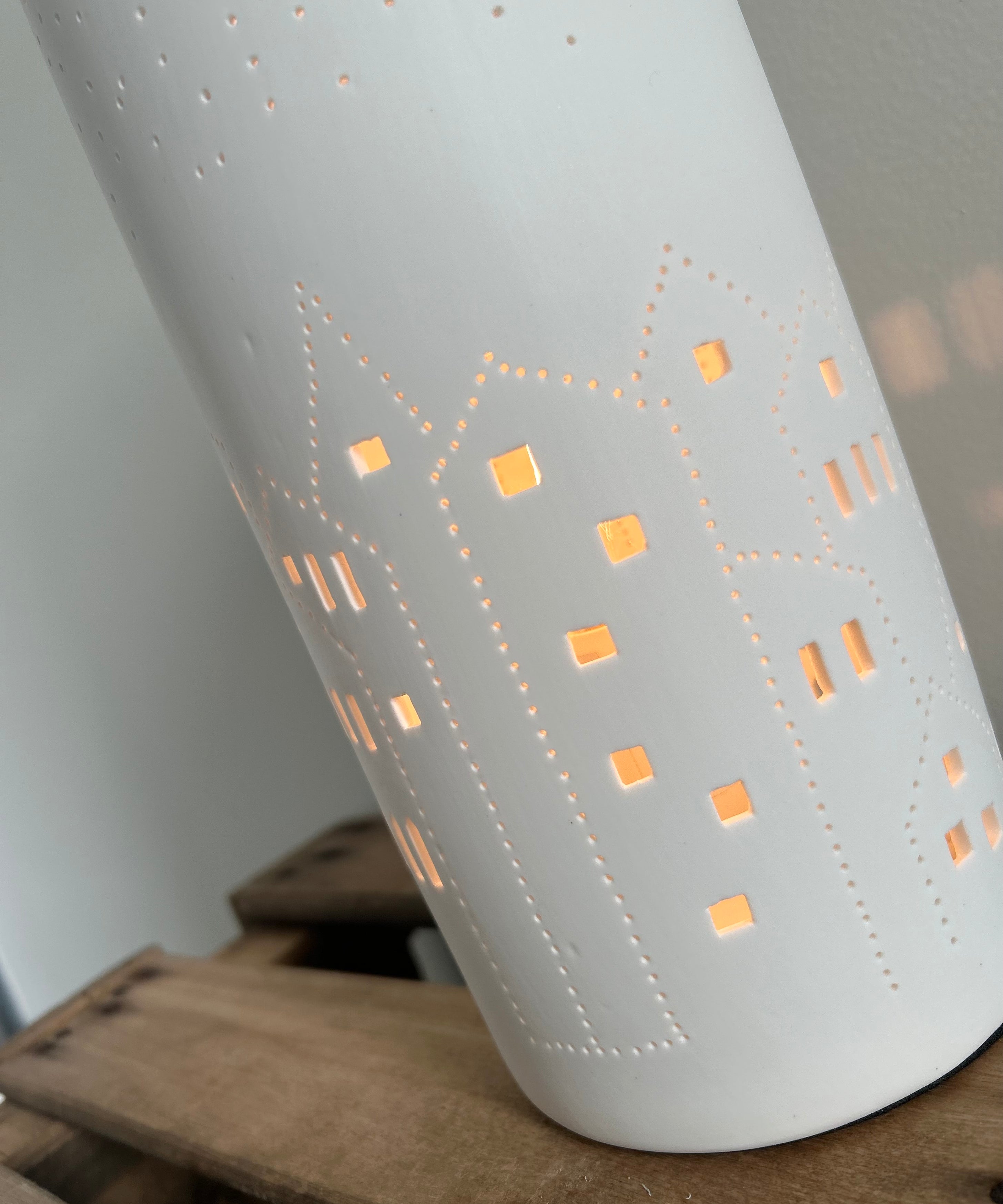 Lampe village de petites maisons de couleur blanche