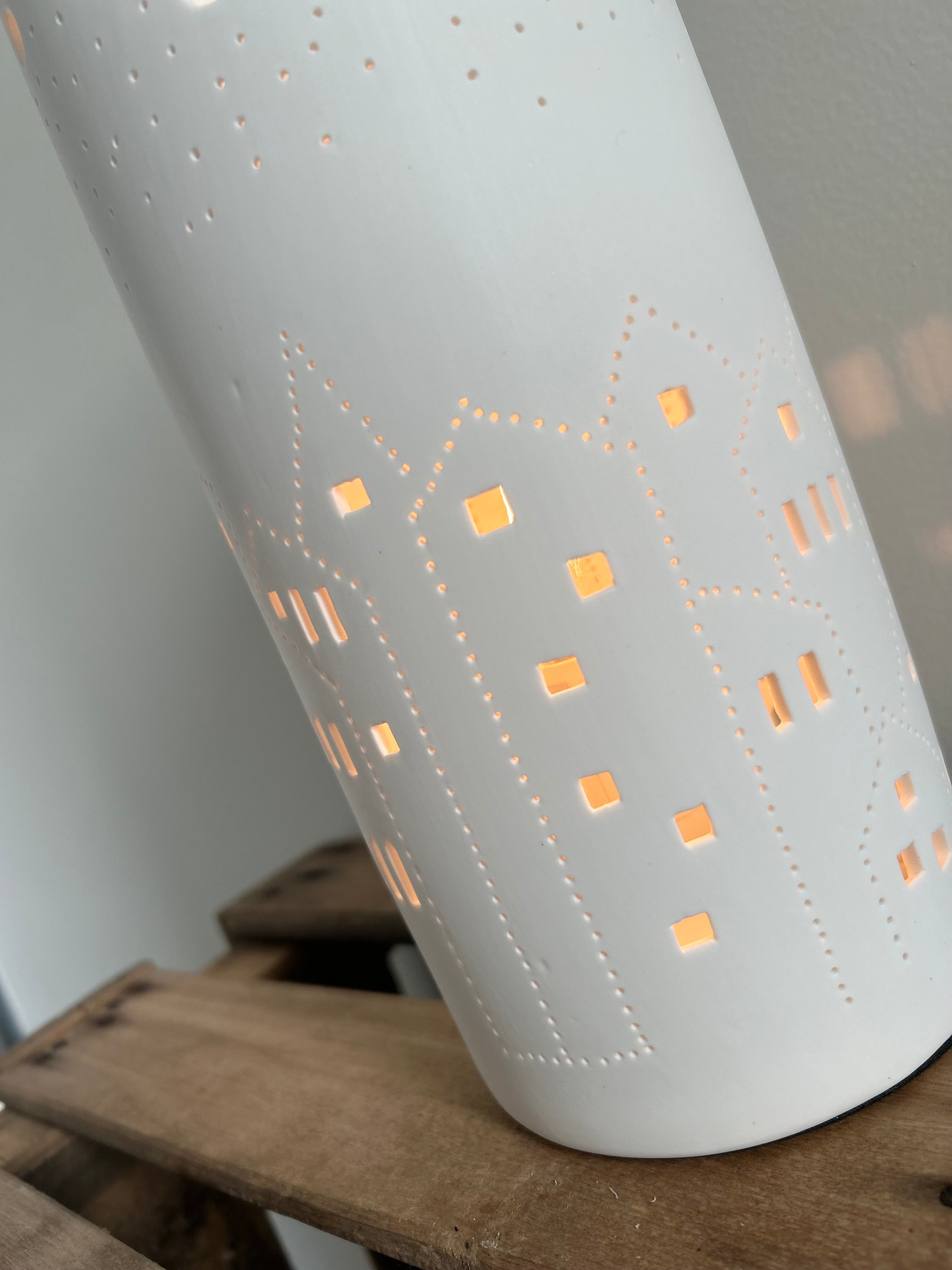 Lampe village de petites maisons de couleur blanche