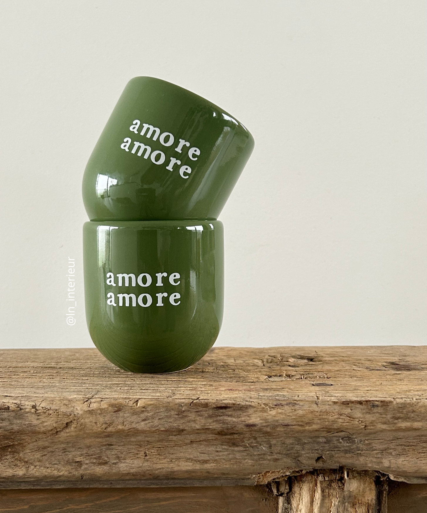 Mug vert fait main en céramique avec le message Amore Amore