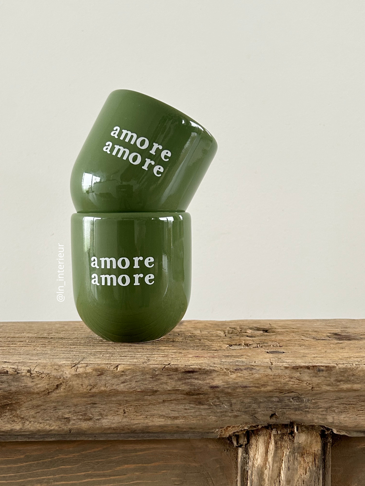 Mug vert fait main en céramique avec le message Amore Amore